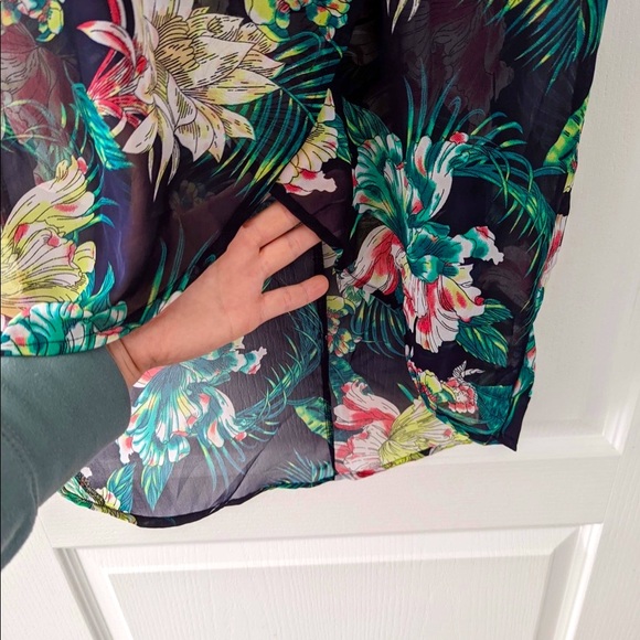 Beautiful dress with round neck and thin straps with fluid fabric and lined - Picture 5 of 10